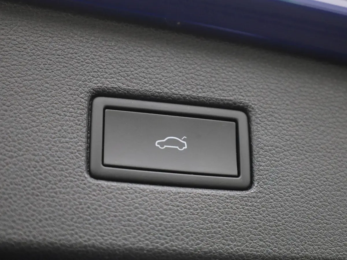 1.5 TSI R-Line Business 150 PK| Dealeronderhouden | Trekhaak | Panoramadak | 360 Camera | Stoelverwarming | Stuurwielverwarming | Climatronic | Navigatie | Achterklep Elektrisch
