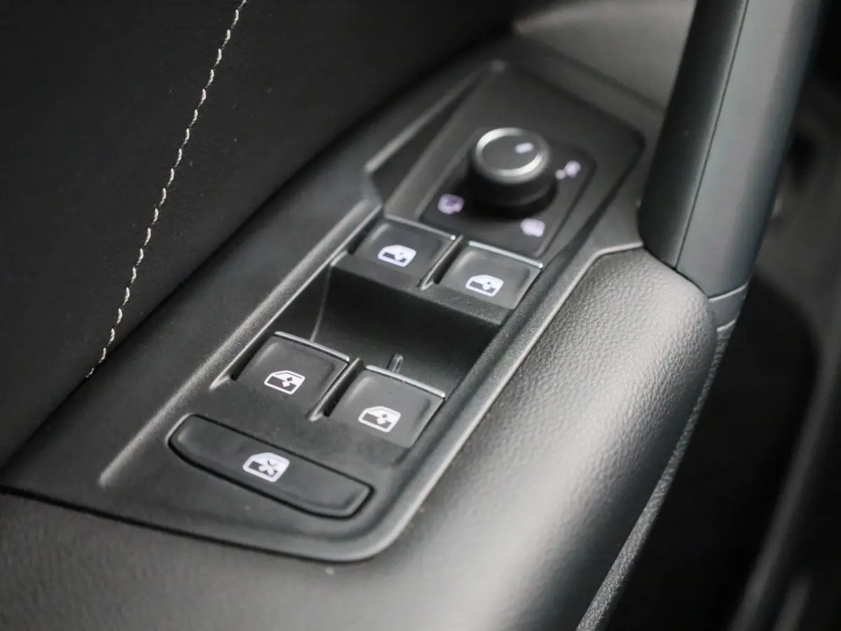 1.5 TSI R-Line Business 150 PK| Dealeronderhouden | Trekhaak | Panoramadak | 360 Camera | Stoelverwarming | Stuurwielverwarming | Climatronic | Navigatie | Achterklep Elektrisch