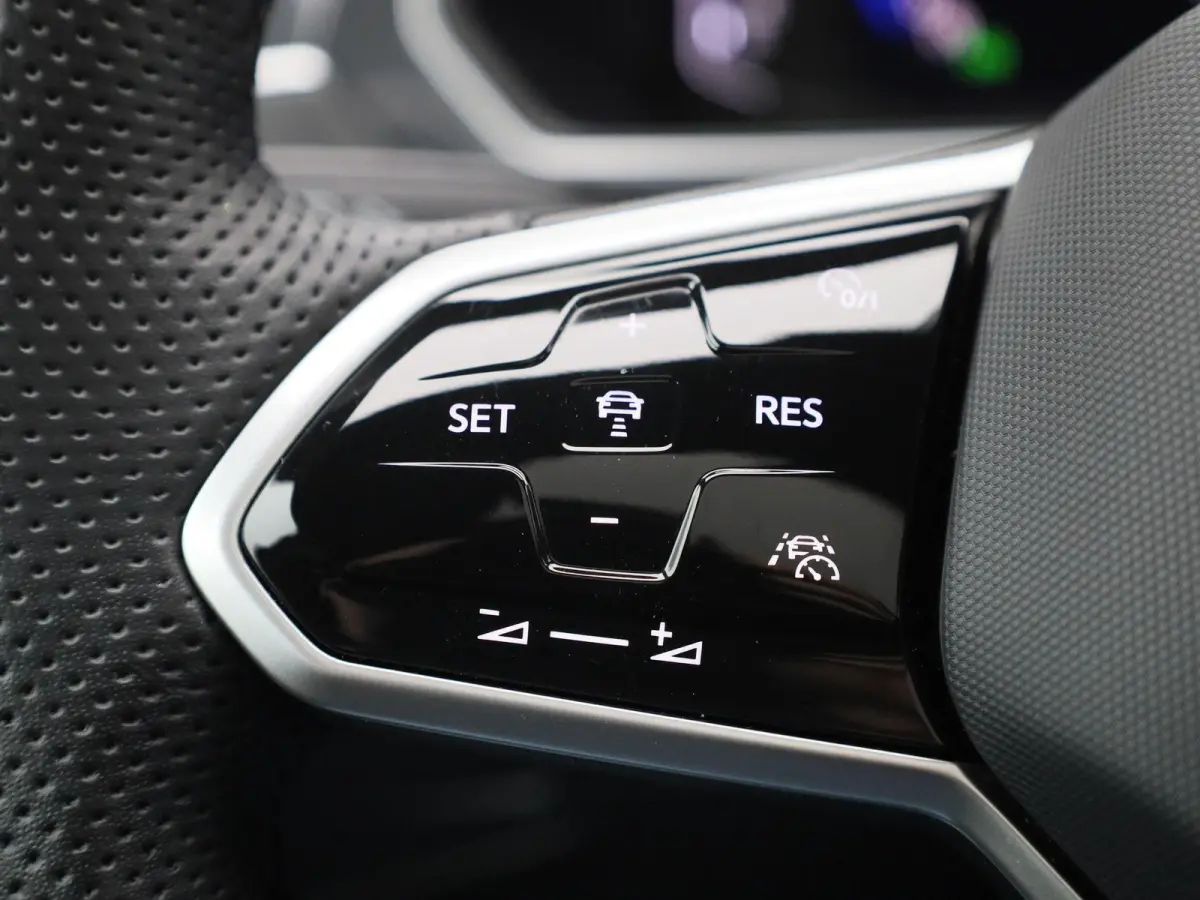 1.5 TSI R-Line Business 150 PK| Dealeronderhouden | Trekhaak | Panoramadak | 360 Camera | Stoelverwarming | Stuurwielverwarming | Climatronic | Navigatie | Achterklep Elektrisch