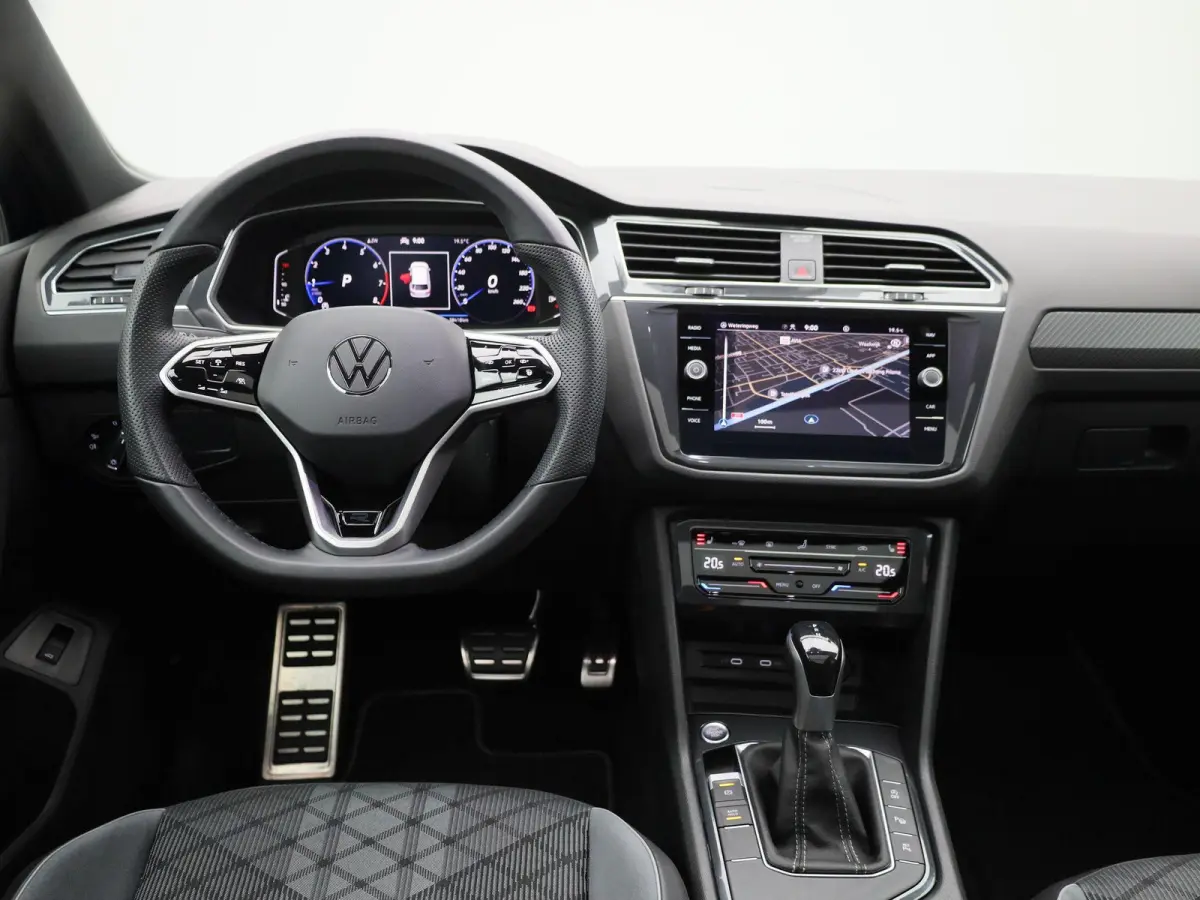 1.5 TSI R-Line Business 150 PK| Dealeronderhouden | Trekhaak | Panoramadak | 360 Camera | Stoelverwarming | Stuurwielverwarming | Climatronic | Navigatie | Achterklep Elektrisch