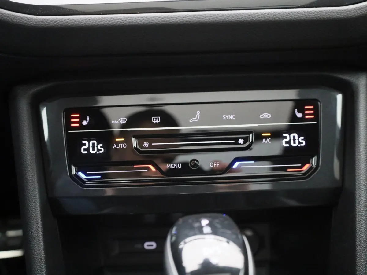 1.5 TSI R-Line Business 150 PK| Dealeronderhouden | Trekhaak | Panoramadak | 360 Camera | Stoelverwarming | Stuurwielverwarming | Climatronic | Navigatie | Achterklep Elektrisch