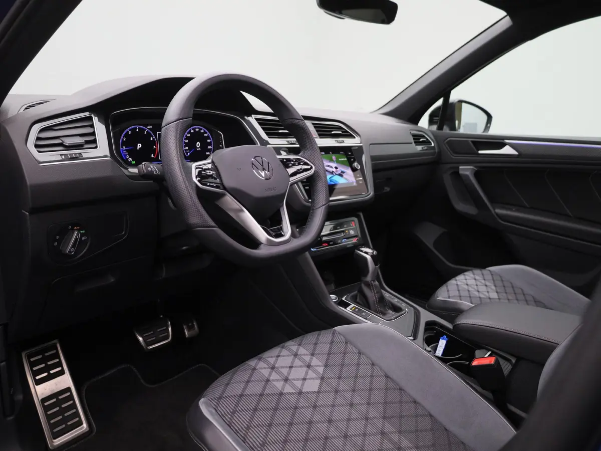 1.5 TSI R-Line Business 150 PK| Dealeronderhouden | Trekhaak | Panoramadak | 360 Camera | Stoelverwarming | Stuurwielverwarming | Climatronic | Navigatie | Achterklep Elektrisch