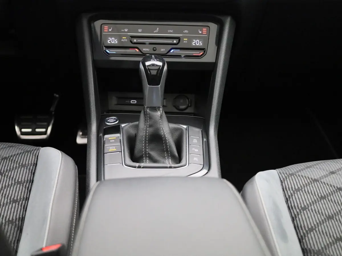 1.5 TSI R-Line Business 150 PK| Dealeronderhouden | Trekhaak | Panoramadak | 360 Camera | Stoelverwarming | Stuurwielverwarming | Climatronic | Navigatie | Achterklep Elektrisch