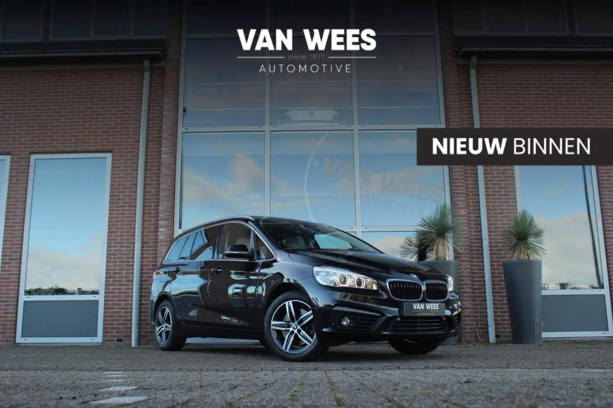 220i 7p. High Executive | Sport Line | 2e eigenaar | Dealer onderhouden | HiFi audio | Head-up | Panoramadak | DAB | Camera | Stoelverwarming | Sportstoelen