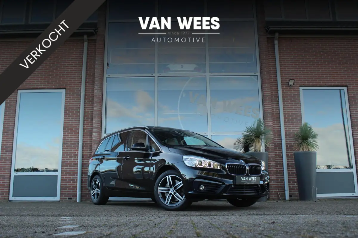 220i 7p. High Executive | Sport Line | 2e eigenaar | Dealer onderhouden | HiFi audio | Head-up | Panoramadak | DAB | Camera | Stoelverwarming | Sportstoelen