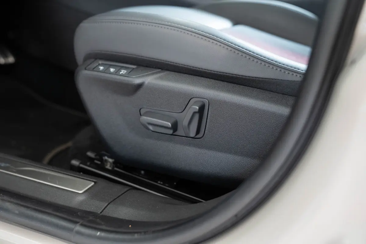 1.2 Turbo Hybrid Ibrida Speciale | Camera | LED | El. Stoelverstellnig | Navigatie | Climate Controle | Parkeersensoren | Apple Carplay & Android Auto |