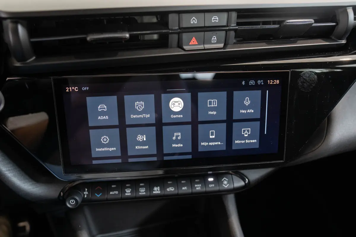 1.2 Turbo Hybrid Ibrida Speciale | Camera | LED | El. Stoelverstellnig | Navigatie | Climate Controle | Parkeersensoren | Apple Carplay & Android Auto |