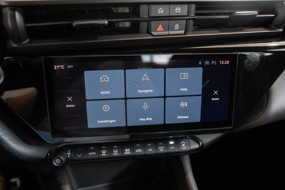 1.2 Turbo Hybrid Ibrida Speciale | Camera | LED | El. Stoelverstellnig | Navigatie | Climate Controle | Parkeersensoren | Apple Carplay & Android Auto |