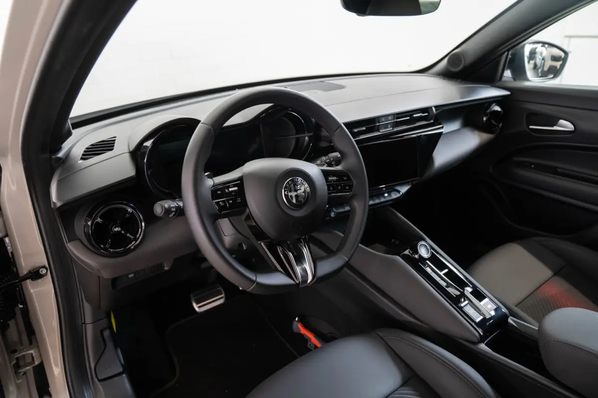 1.2 Turbo Hybrid Ibrida Speciale | Camera | LED | El. Stoelverstellnig | Navigatie | Climate Controle | Parkeersensoren | Apple Carplay & Android Auto |