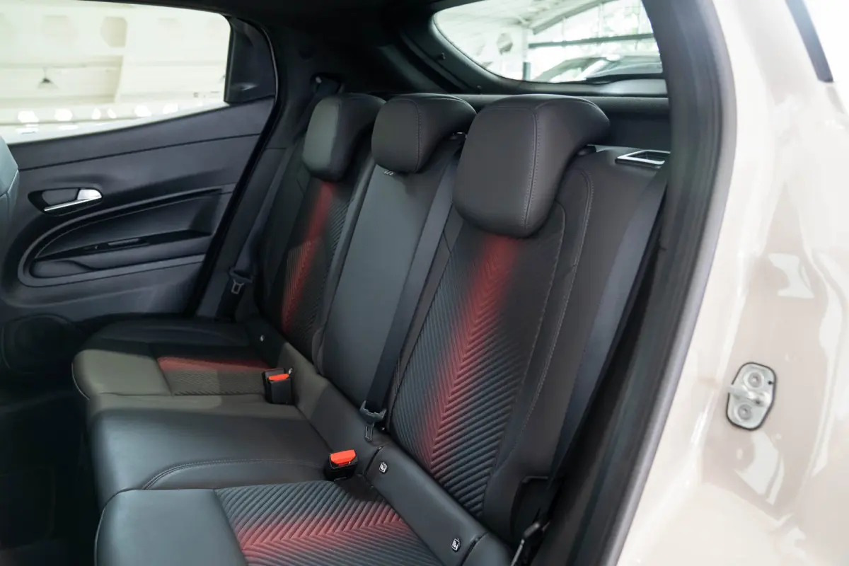 1.2 Turbo Hybrid Ibrida Speciale | Camera | LED | El. Stoelverstellnig | Navigatie | Climate Controle | Parkeersensoren | Apple Carplay & Android Auto |