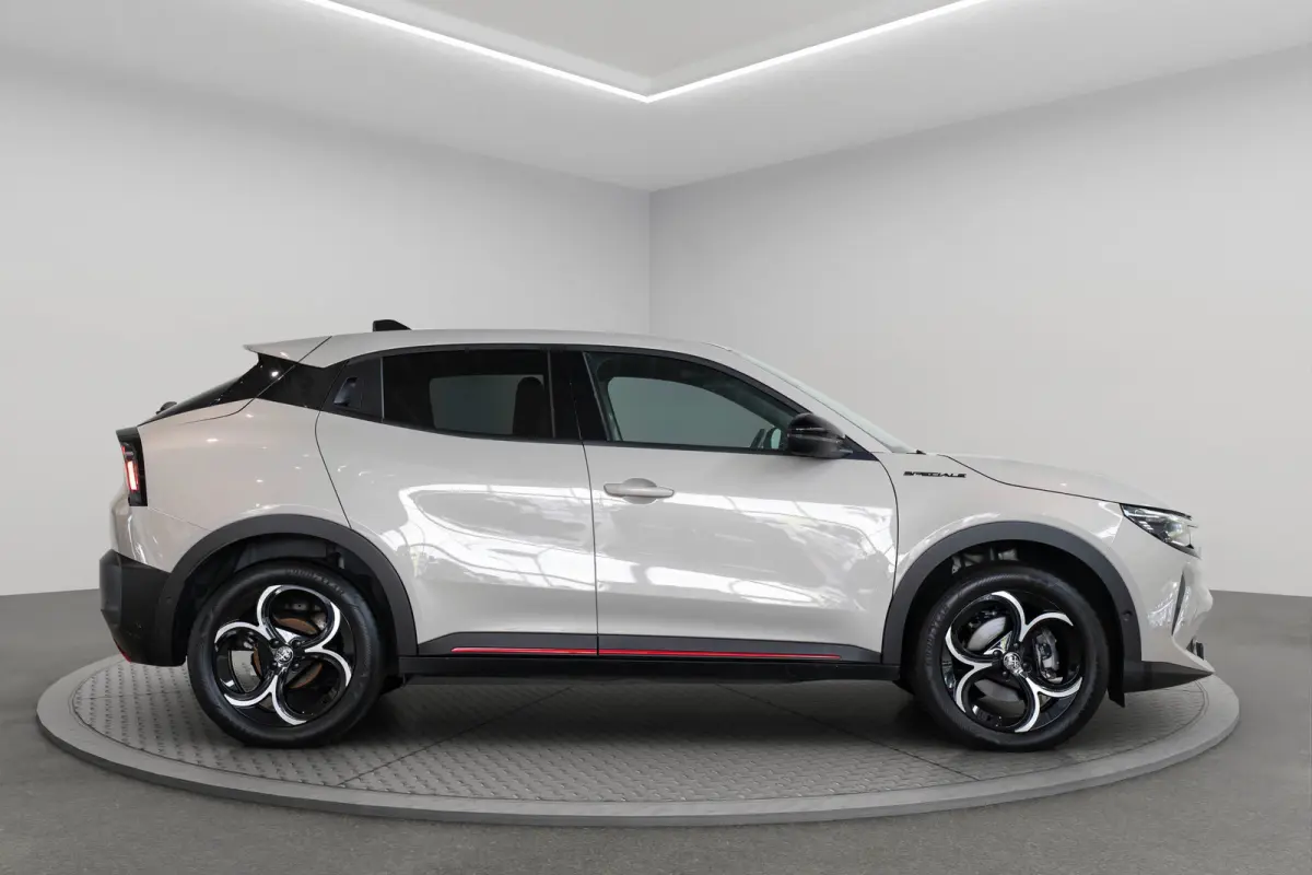 1.2 Turbo Hybrid Ibrida Speciale | Camera | LED | El. Stoelverstellnig | Navigatie | Climate Controle | Parkeersensoren | Apple Carplay & Android Auto |