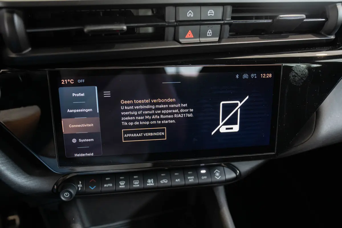 1.2 Turbo Hybrid Ibrida Speciale | Camera | LED | El. Stoelverstellnig | Navigatie | Climate Controle | Parkeersensoren | Apple Carplay & Android Auto |