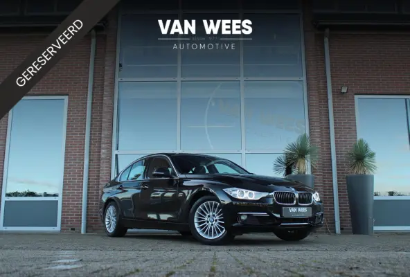 320i High Executive | 2e eigenaar | Origineel NL | Luxury Line | Navigatie Professional | HiFi audio | Cruise control | Xenon | Sportstuur | Stoelverwarming | Bluetooth | PDC