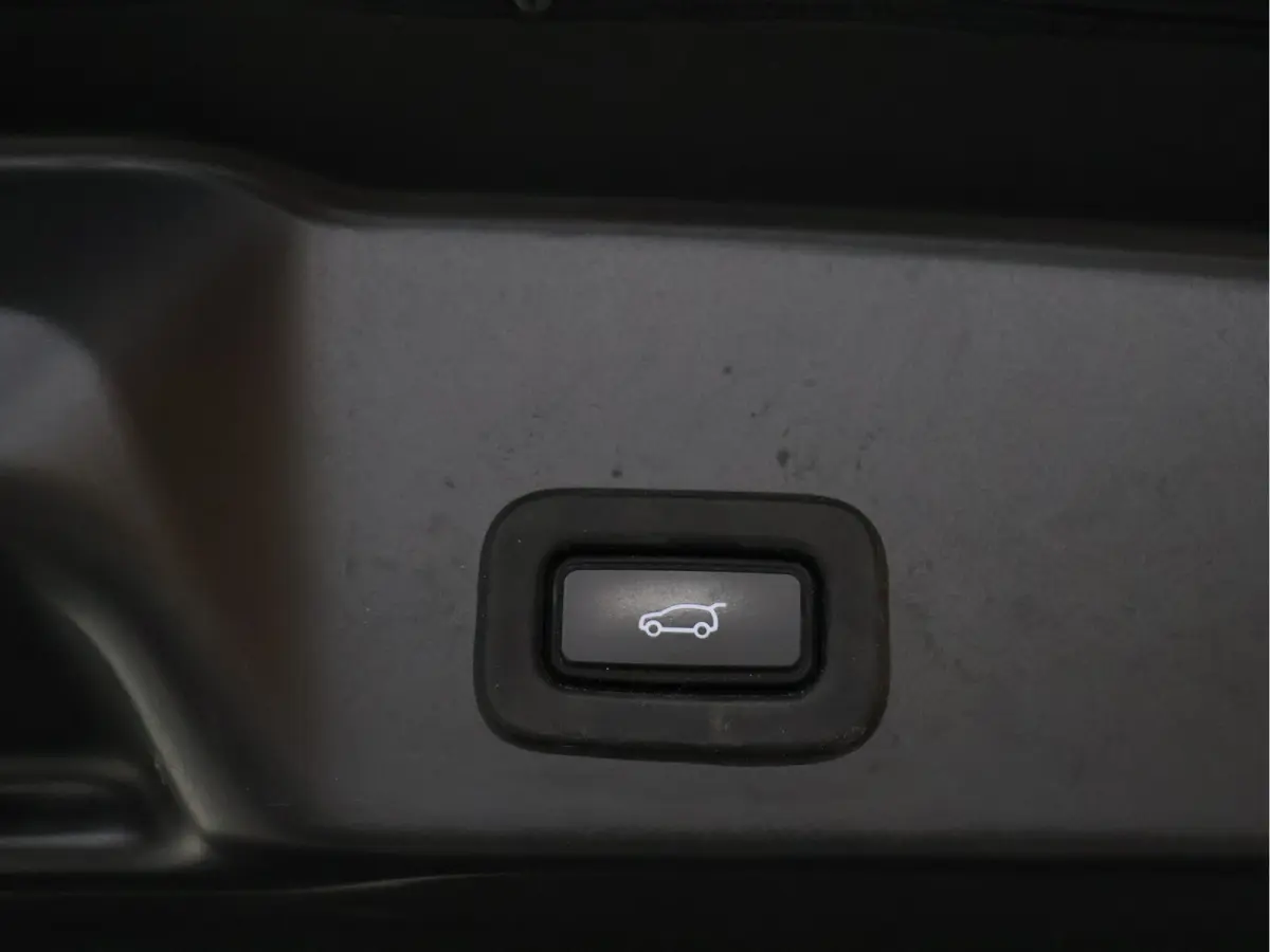 1.5 P300e AWD R-Dynamic SE [SCHUIFKANTELDAK, APPLE CARPLAY, ANDROID, CRUISE CONTROL, STOELVERWARMING, MERIDIAN SOUNDSYSTEM, CAMERA, ELEKTRISCHE ACHTERKLEP, NAVIGATIE, NIEUWSTAAT]