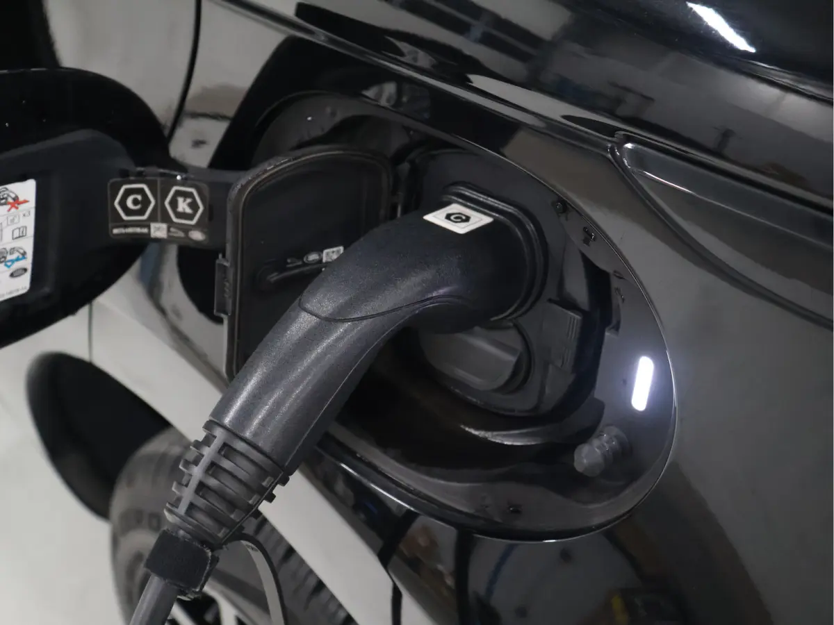 1.5 P300e AWD R-Dynamic SE [SCHUIFKANTELDAK, APPLE CARPLAY, ANDROID, CRUISE CONTROL, STOELVERWARMING, MERIDIAN SOUNDSYSTEM, CAMERA, ELEKTRISCHE ACHTERKLEP, NAVIGATIE, NIEUWSTAAT]