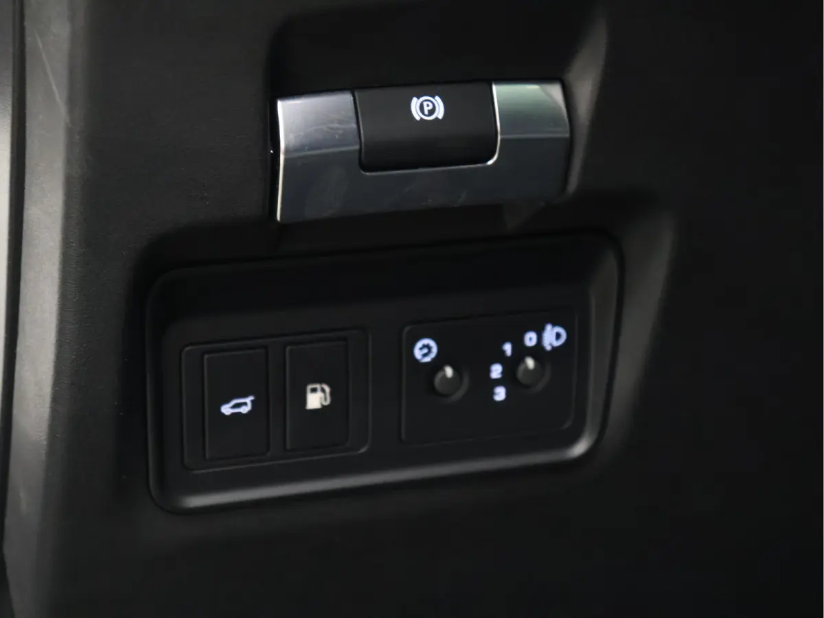 1.5 P300e AWD R-Dynamic SE [SCHUIFKANTELDAK, APPLE CARPLAY, ANDROID, CRUISE CONTROL, STOELVERWARMING, MERIDIAN SOUNDSYSTEM, CAMERA, ELEKTRISCHE ACHTERKLEP, NAVIGATIE, NIEUWSTAAT]