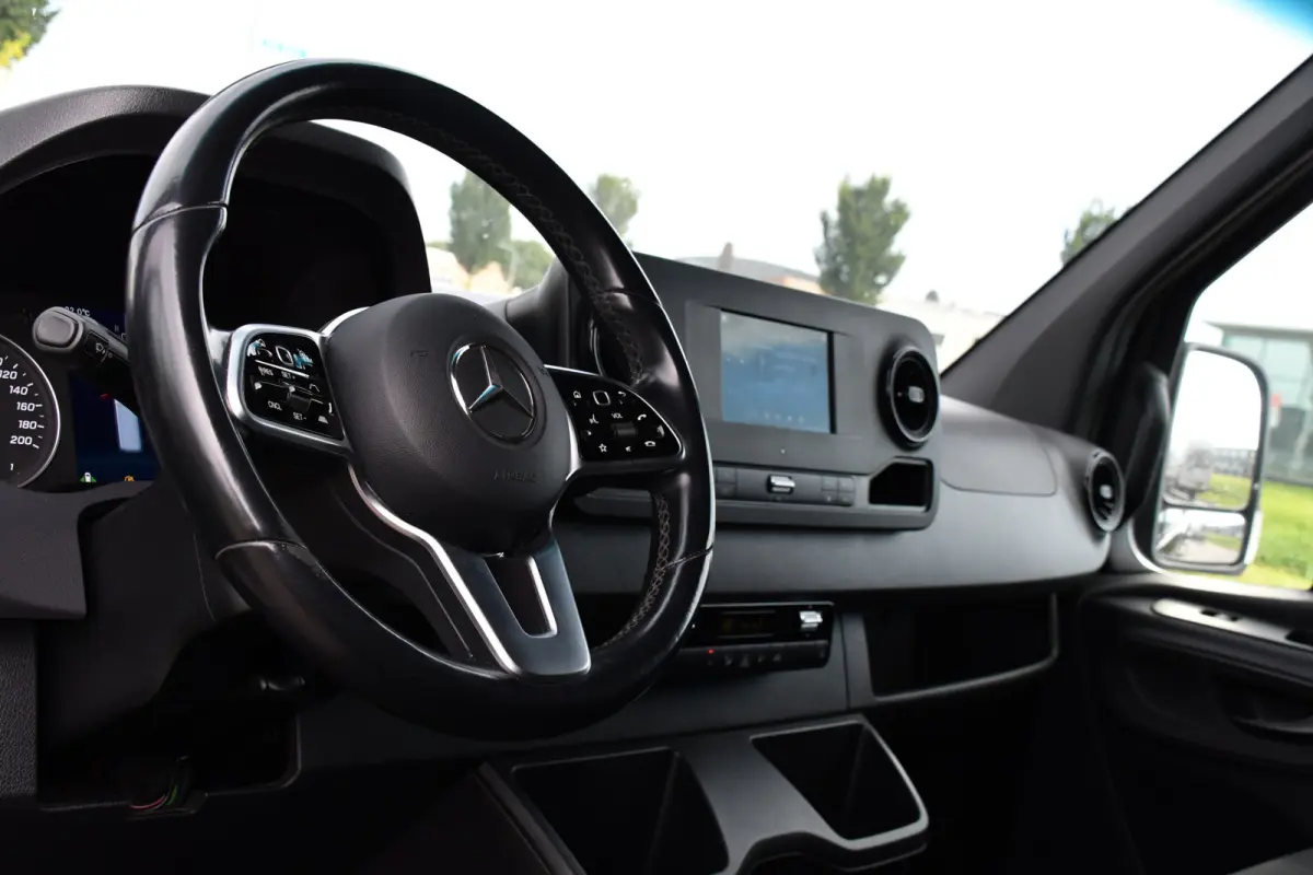 316 RWD 2.2 CDI L2H2 Black Edition Adaptieve Cruise, 360 Camera, Carplay, LED, Stoelverwarming, Trekhaak, Sensoren, Automaat, Uniek!