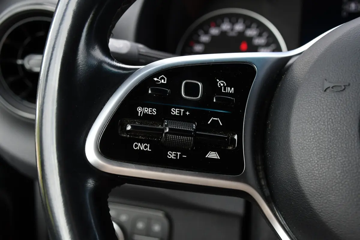 316 RWD 2.2 CDI L2H2 Black Edition Adaptieve Cruise, 360 Camera, Carplay, LED, Stoelverwarming, Trekhaak, Sensoren, Automaat, Uniek!