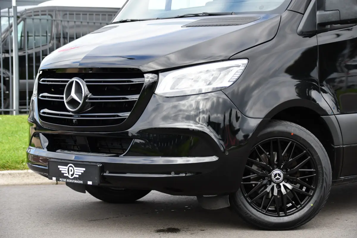316 RWD 2.2 CDI L2H2 Black Edition Adaptieve Cruise, 360 Camera, Carplay, LED, Stoelverwarming, Trekhaak, Sensoren, Automaat, Uniek!