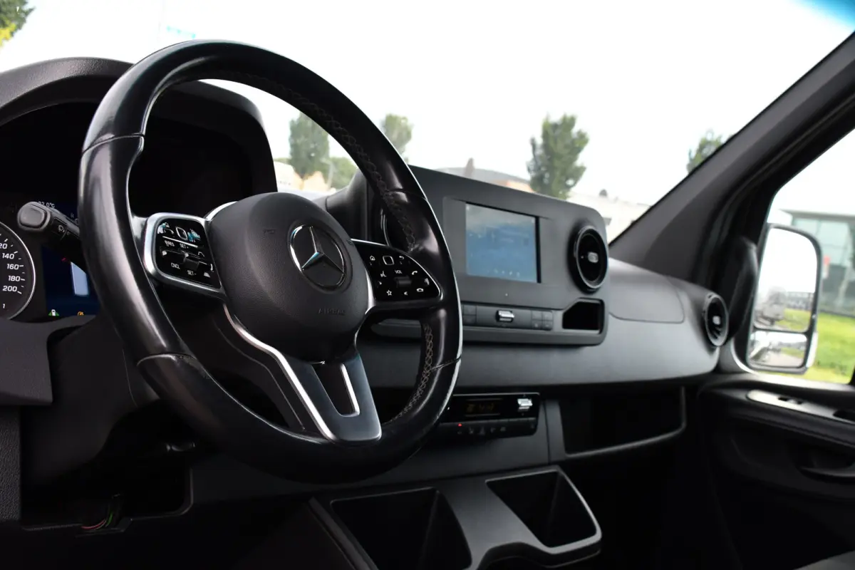 316 RWD 2.2 CDI L2H2 Black Edition Adaptieve Cruise, 360 Camera, Carplay, LED, Stoelverwarming, Trekhaak, Sensoren, Automaat, Uniek!
