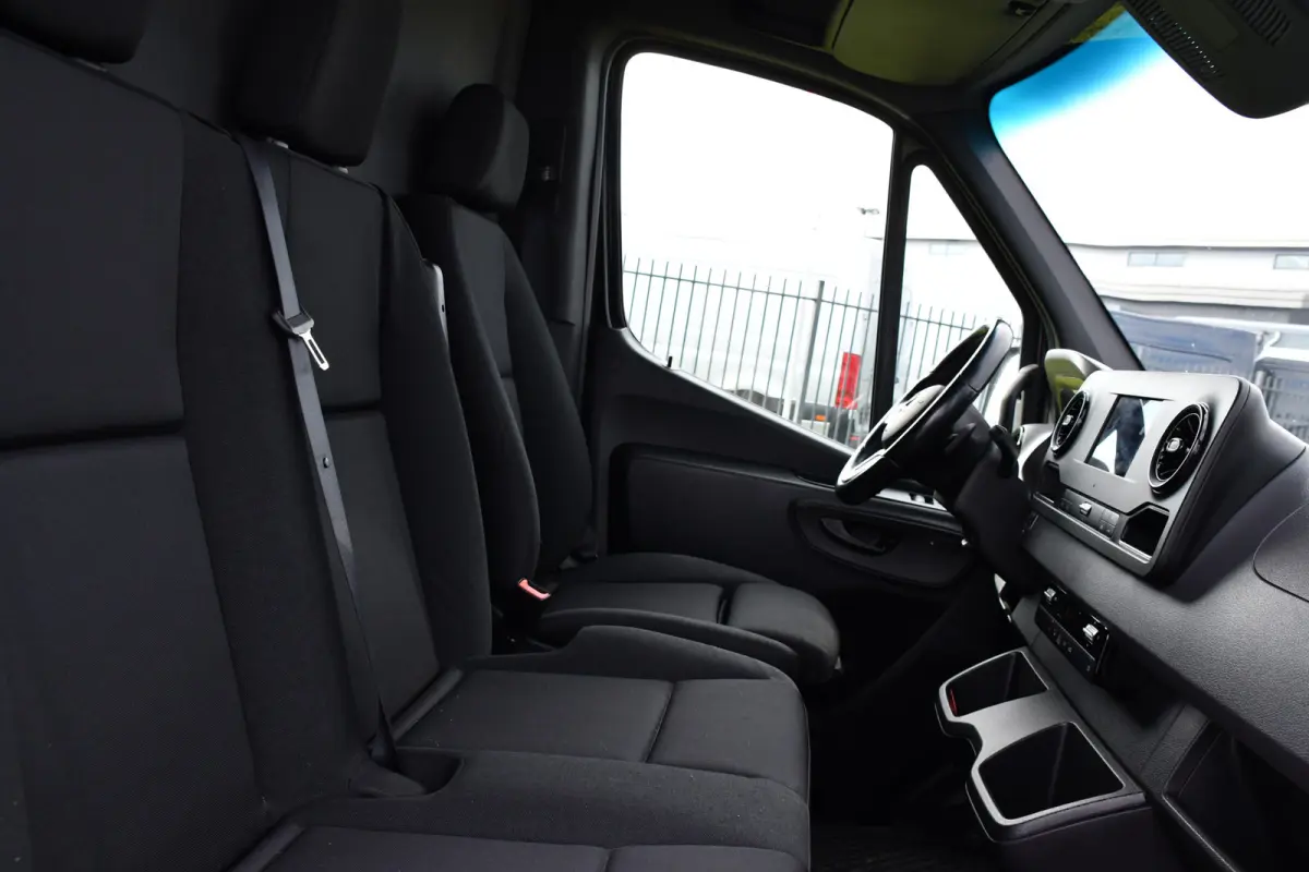 316 RWD 2.2 CDI L2H2 Black Edition Adaptieve Cruise, 360 Camera, Carplay, LED, Stoelverwarming, Trekhaak, Sensoren, Automaat, Uniek!