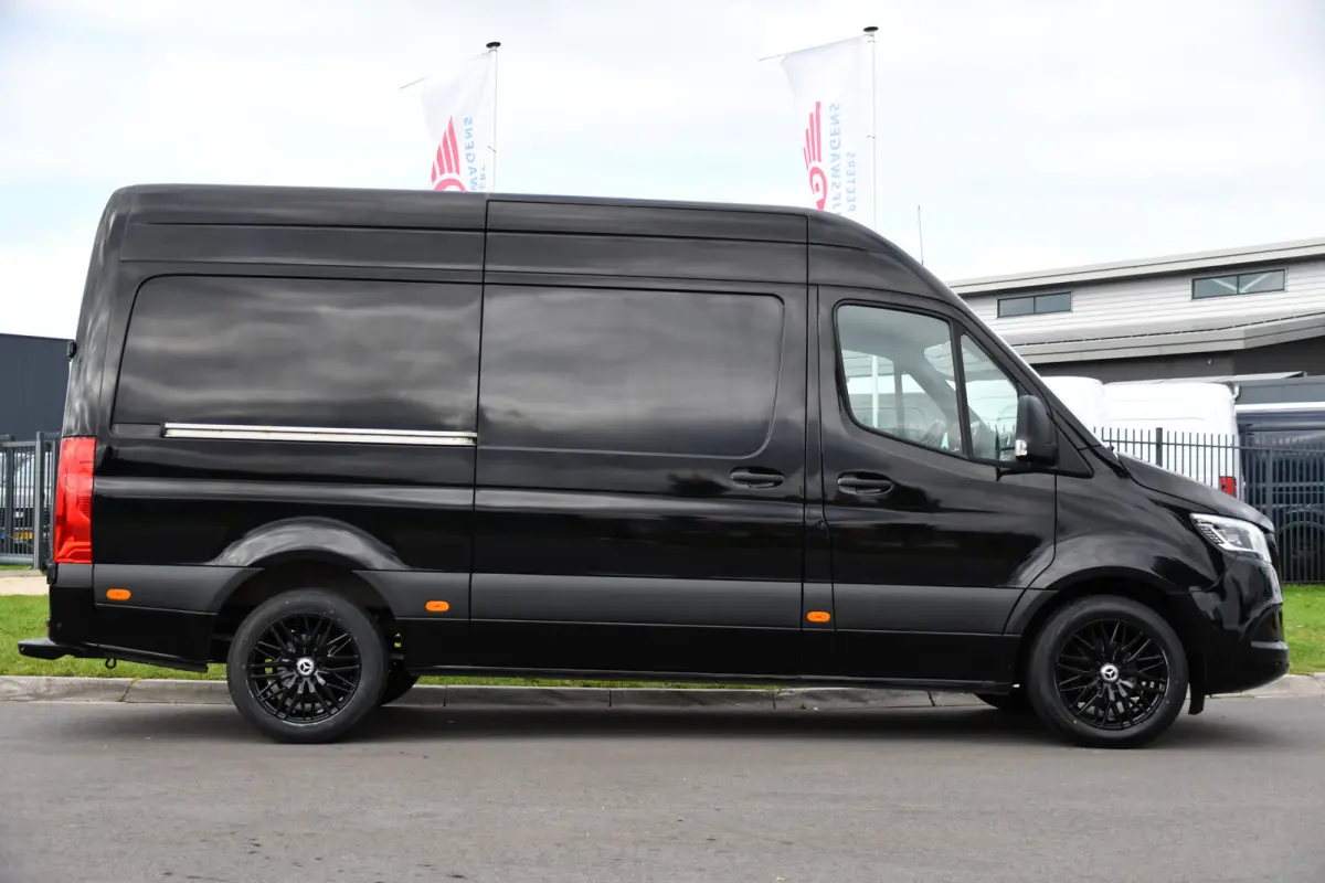 316 RWD 2.2 CDI L2H2 Black Edition Adaptieve Cruise, 360 Camera, Carplay, LED, Stoelverwarming, Trekhaak, Sensoren, Automaat, Uniek!