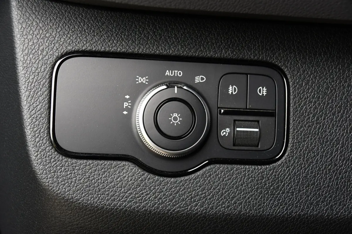 316 RWD 2.2 CDI L2H2 Black Edition Adaptieve Cruise, 360 Camera, Carplay, LED, Stoelverwarming, Trekhaak, Sensoren, Automaat, Uniek!