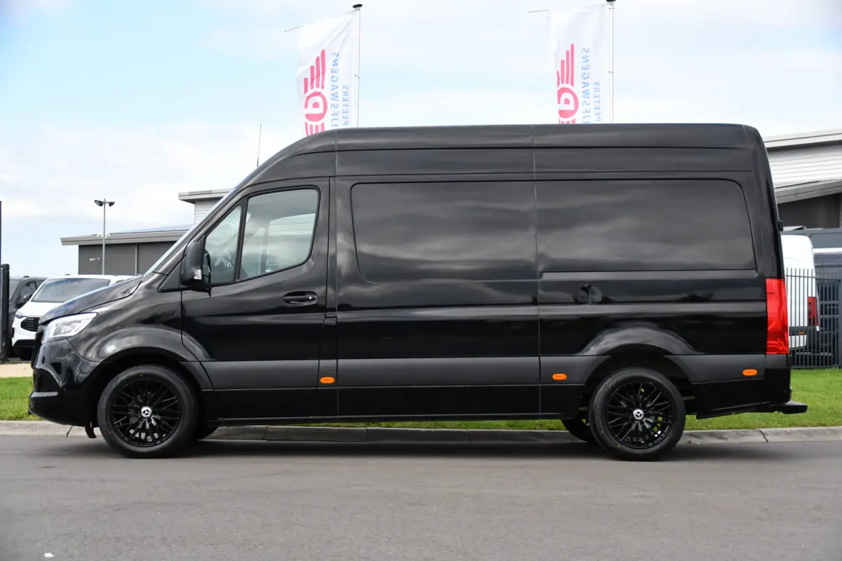 316 RWD 2.2 CDI L2H2 Black Edition Adaptieve Cruise, 360 Camera, Carplay, LED, Stoelverwarming, Trekhaak, Sensoren, Automaat, Uniek!
