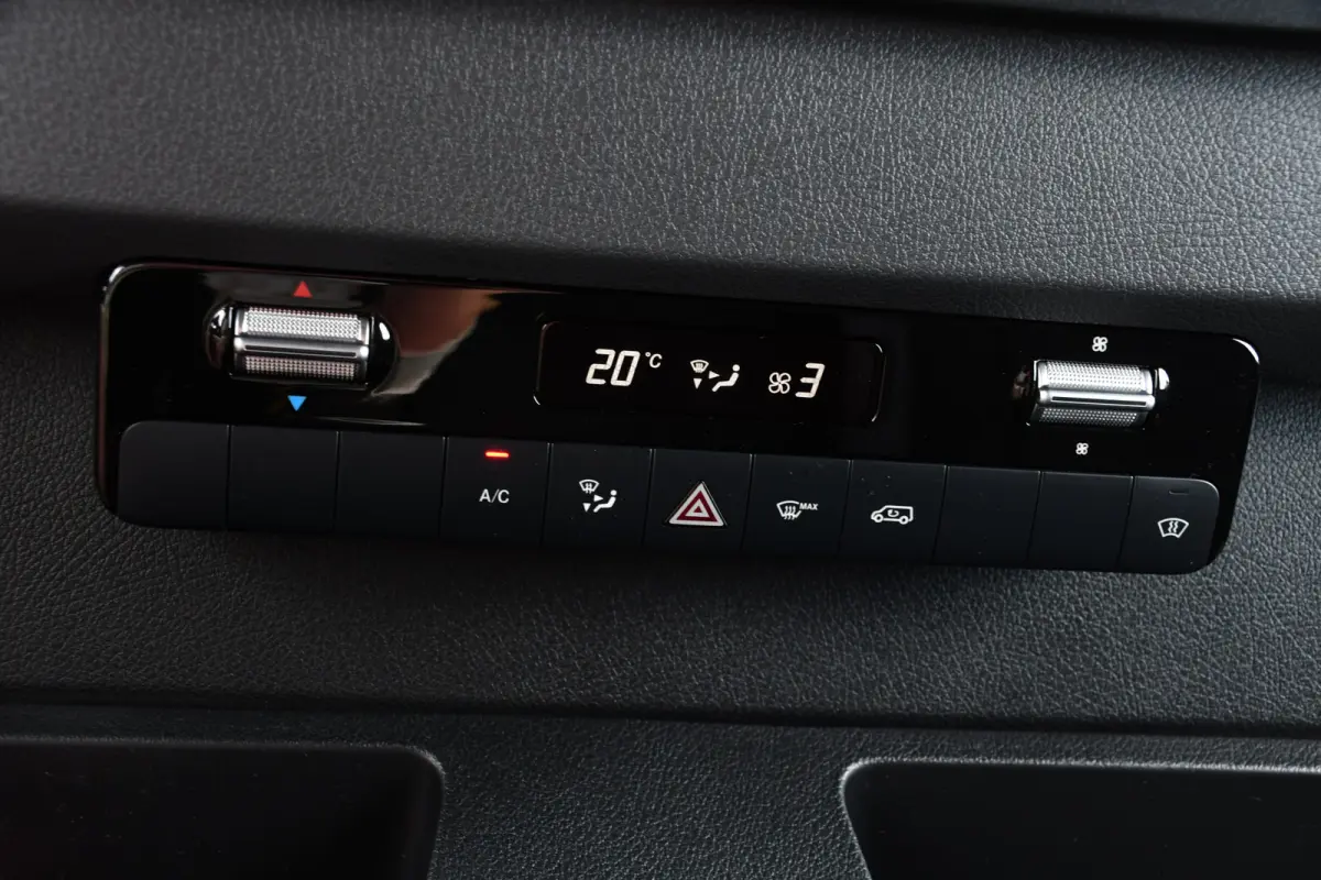 316 RWD 2.2 CDI L2H2 Black Edition Adaptieve Cruise, 360 Camera, Carplay, LED, Stoelverwarming, Trekhaak, Sensoren, Automaat, Uniek!
