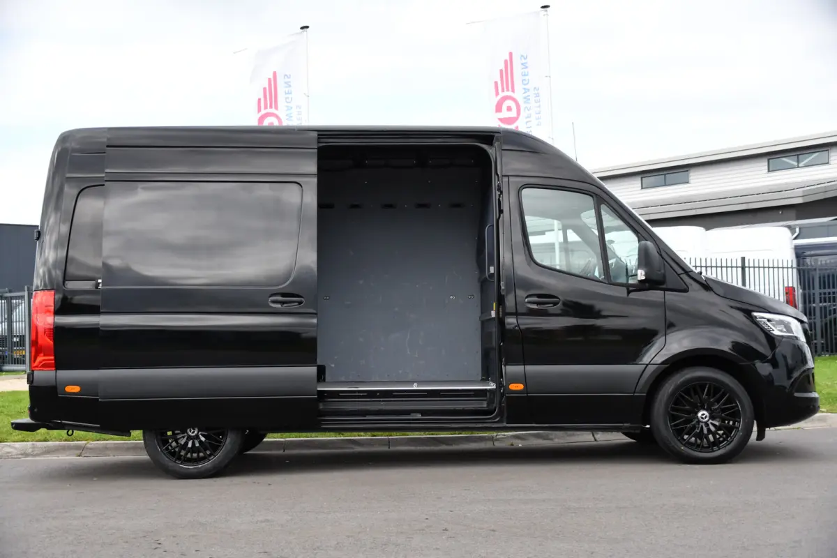 316 RWD 2.2 CDI L2H2 Black Edition Adaptieve Cruise, 360 Camera, Carplay, LED, Stoelverwarming, Trekhaak, Sensoren, Automaat, Uniek!