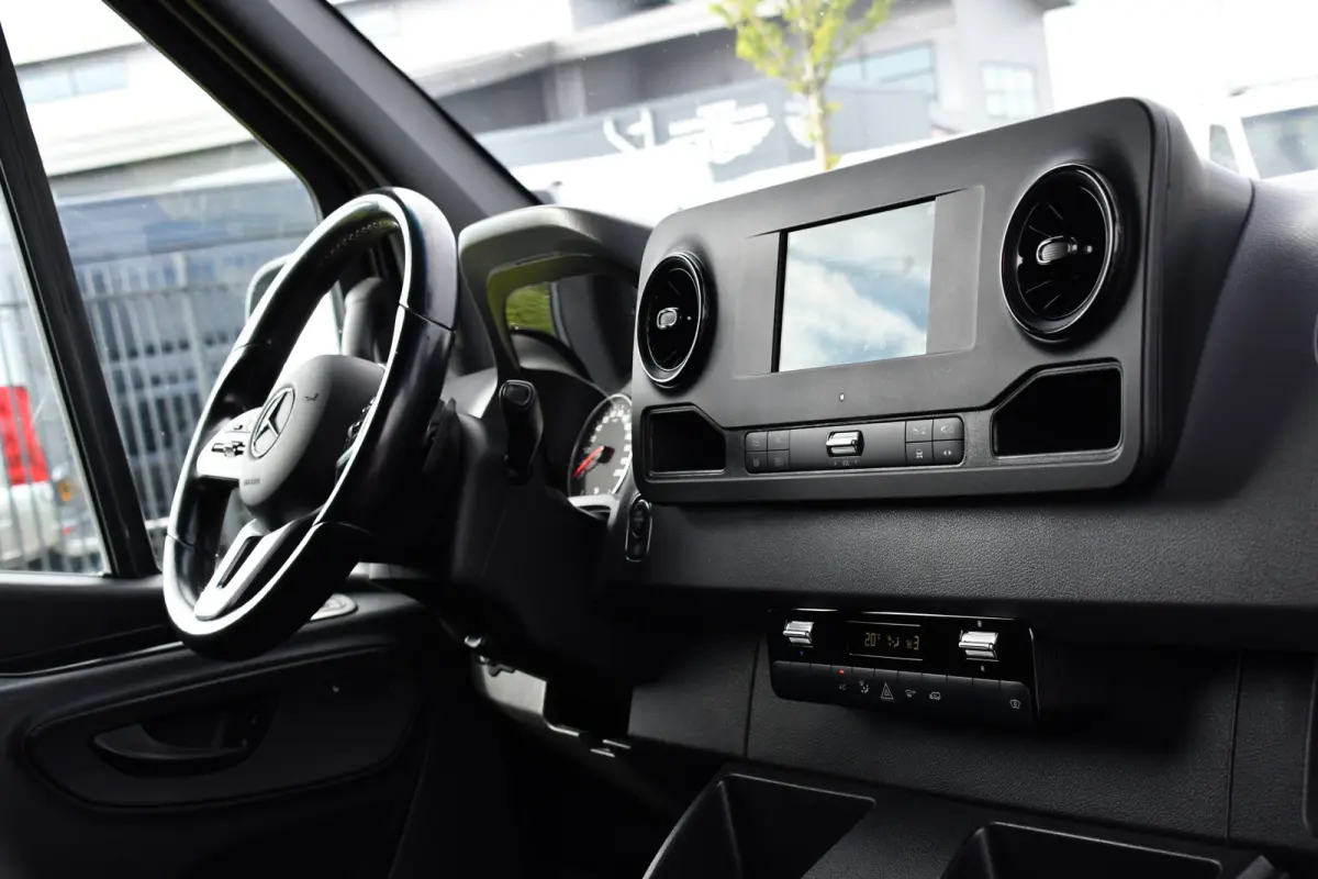 316 RWD 2.2 CDI L2H2 Black Edition Adaptieve Cruise, 360 Camera, Carplay, LED, Stoelverwarming, Trekhaak, Sensoren, Automaat, Uniek!