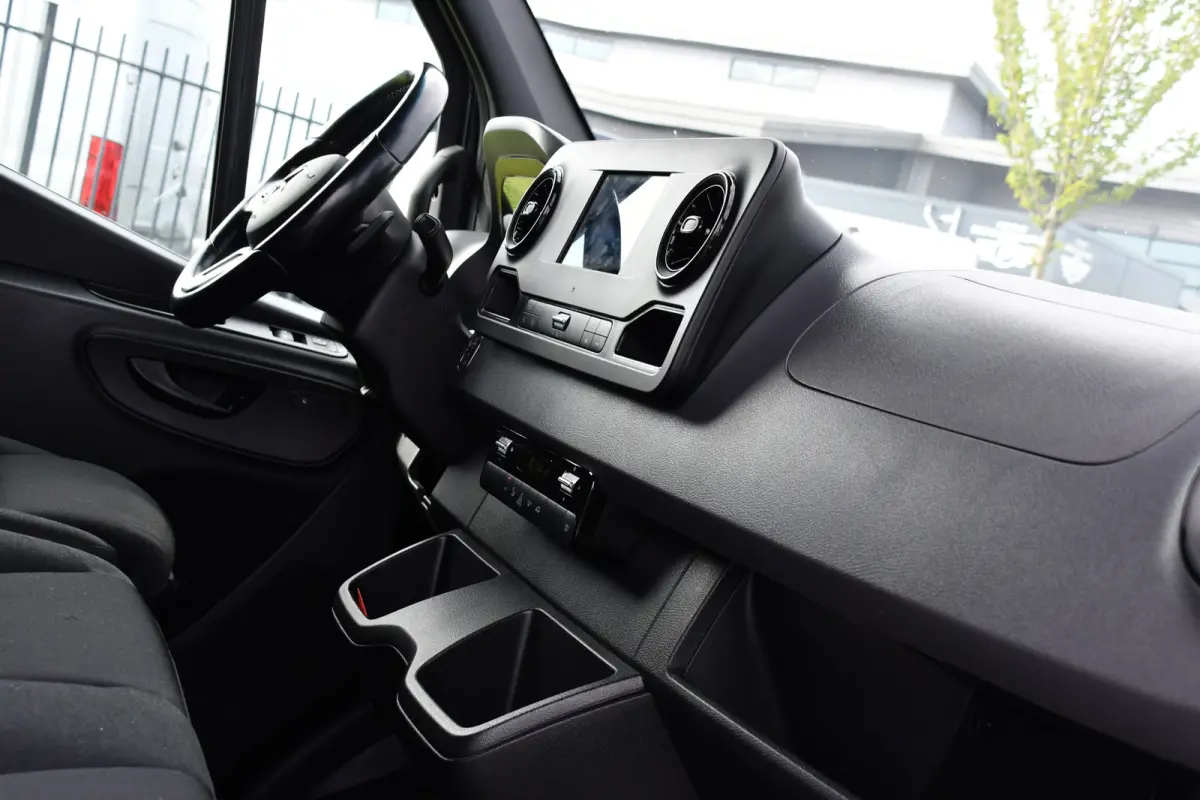 316 RWD 2.2 CDI L2H2 Black Edition Adaptieve Cruise, 360 Camera, Carplay, LED, Stoelverwarming, Trekhaak, Sensoren, Automaat, Uniek!