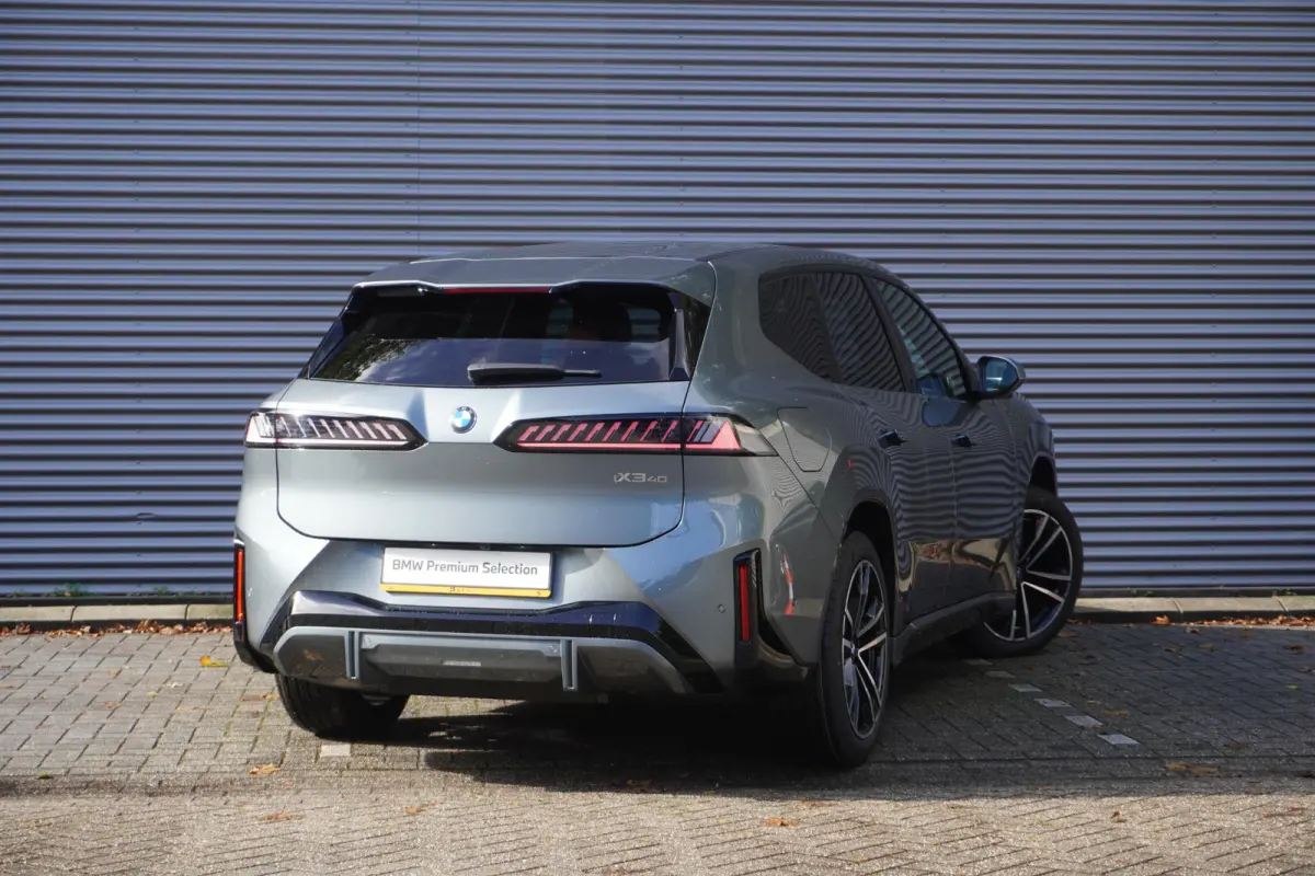 40 eDrive | M Sportpakket | Innovation Pack | Trekhaak met elektrisch wegklapbare kogel | Harman Kardon HiFi Sound system | Driving Assistant Plus | 20 inch LM Dubbelspaak (Styling 1048 M) B