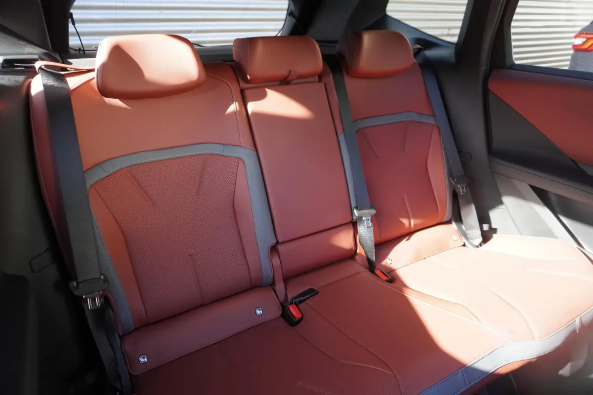 40 eDrive | M Sportpakket | Innovation Pack | Trekhaak met elektrisch wegklapbare kogel | Harman Kardon HiFi Sound system | Driving Assistant Plus | 20 inch LM Dubbelspaak (Styling 1048 M) B
