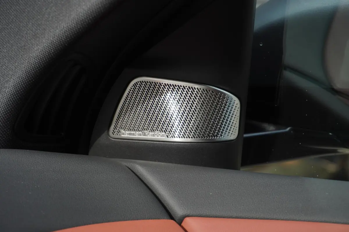 40 eDrive | M Sportpakket | Innovation Pack | Trekhaak met elektrisch wegklapbare kogel | Harman Kardon HiFi Sound system | Driving Assistant Plus | 20 inch LM Dubbelspaak (Styling 1048 M) B