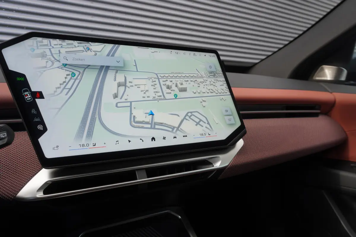 40 eDrive | M Sportpakket | Innovation Pack | Trekhaak met elektrisch wegklapbare kogel | Harman Kardon HiFi Sound system | Driving Assistant Plus | 20 inch LM Dubbelspaak (Styling 1048 M) B