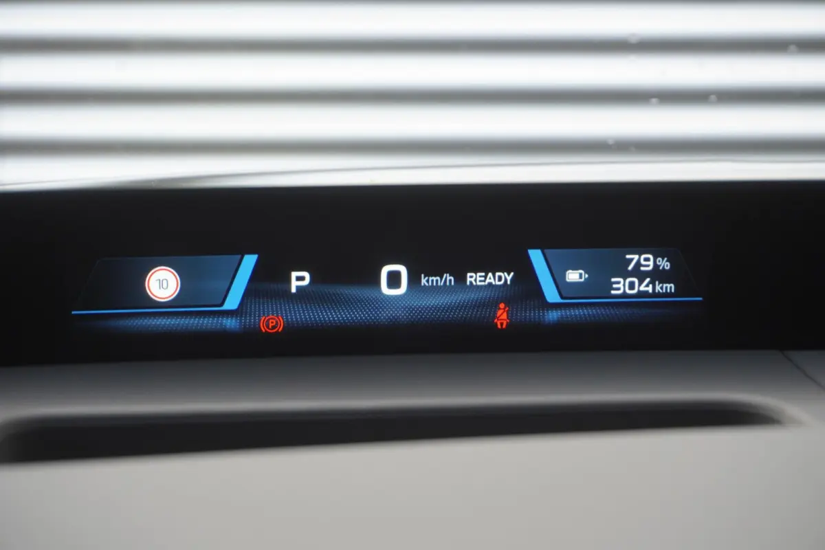 40 eDrive | M Sportpakket | Innovation Pack | Trekhaak met elektrisch wegklapbare kogel | Harman Kardon HiFi Sound system | Driving Assistant Plus | 20 inch LM Dubbelspaak (Styling 1048 M) B