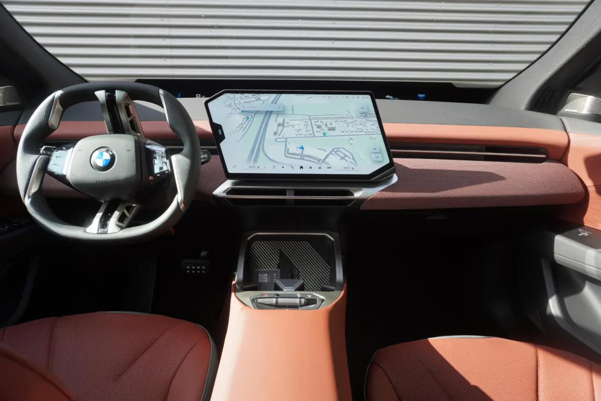 40 eDrive | M Sportpakket | Innovation Pack | Trekhaak met elektrisch wegklapbare kogel | Harman Kardon HiFi Sound system | Driving Assistant Plus | 20 inch LM Dubbelspaak (Styling 1048 M) B