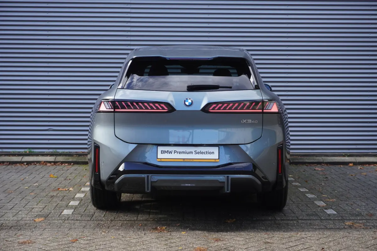 40 eDrive | M Sportpakket | Innovation Pack | Trekhaak met elektrisch wegklapbare kogel | Harman Kardon HiFi Sound system | Driving Assistant Plus | 20 inch LM Dubbelspaak (Styling 1048 M) B