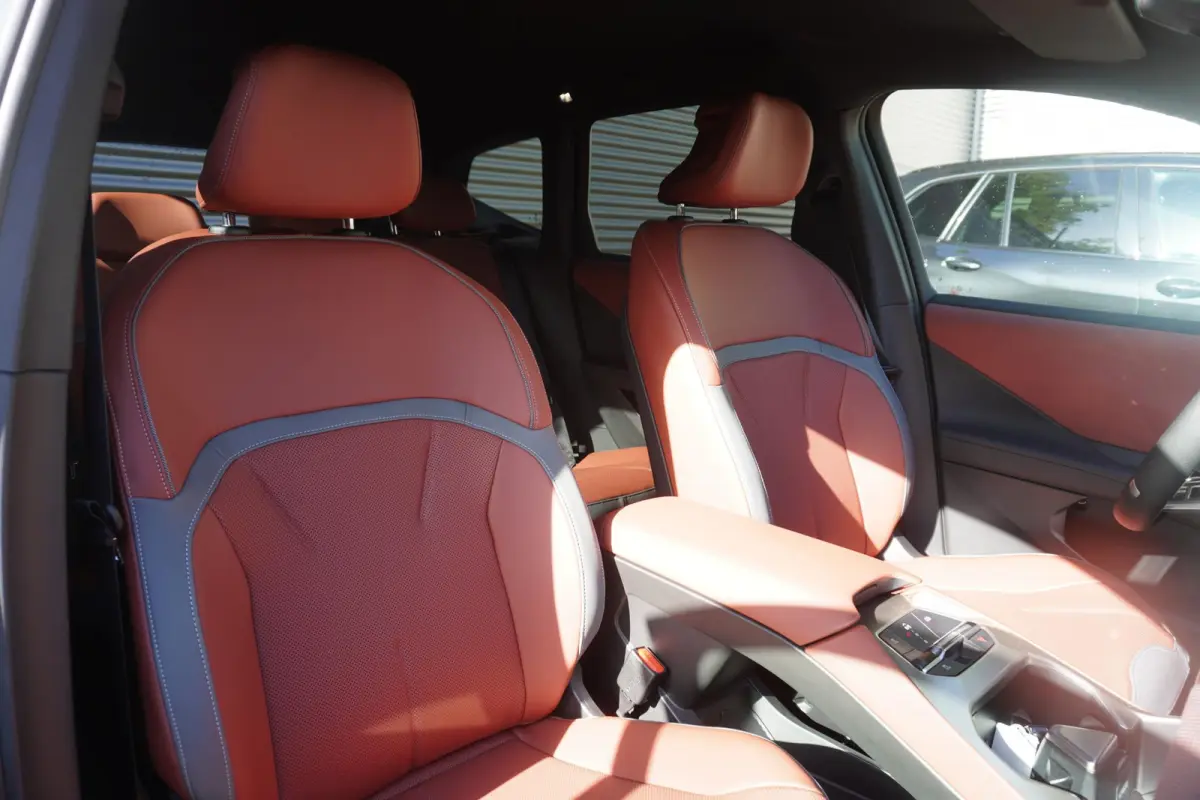 40 eDrive | M Sportpakket | Innovation Pack | Trekhaak met elektrisch wegklapbare kogel | Harman Kardon HiFi Sound system | Driving Assistant Plus | 20 inch LM Dubbelspaak (Styling 1048 M) B