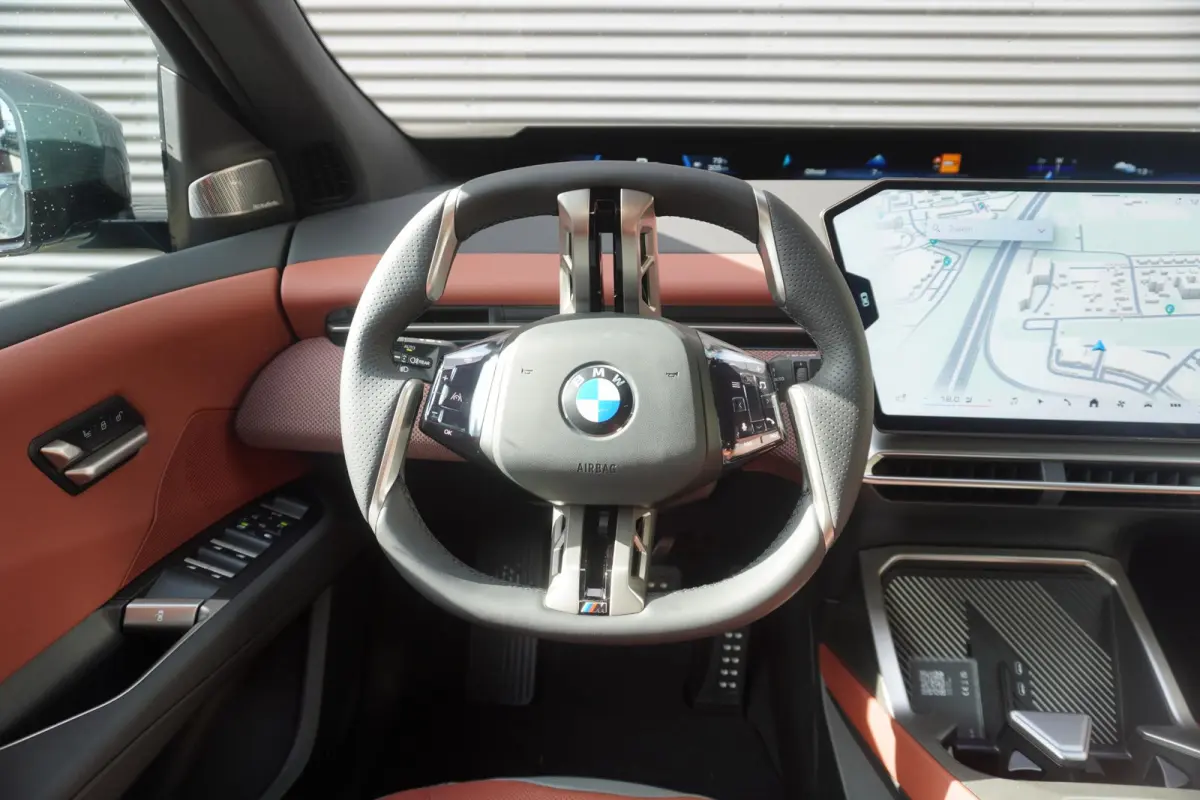 40 eDrive | M Sportpakket | Innovation Pack | Trekhaak met elektrisch wegklapbare kogel | Harman Kardon HiFi Sound system | Driving Assistant Plus | 20 inch LM Dubbelspaak (Styling 1048 M) B