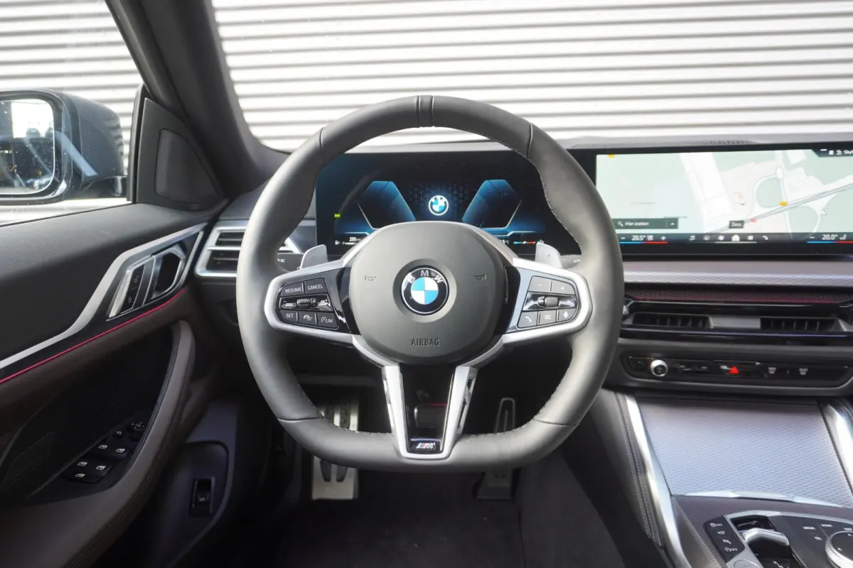 420i M Sportpakket Pro | Innovation Pack | Comfort Pack | Elektrisch bediend glazen schuif-/kanteldak | Active Cruise Control | HiFi System