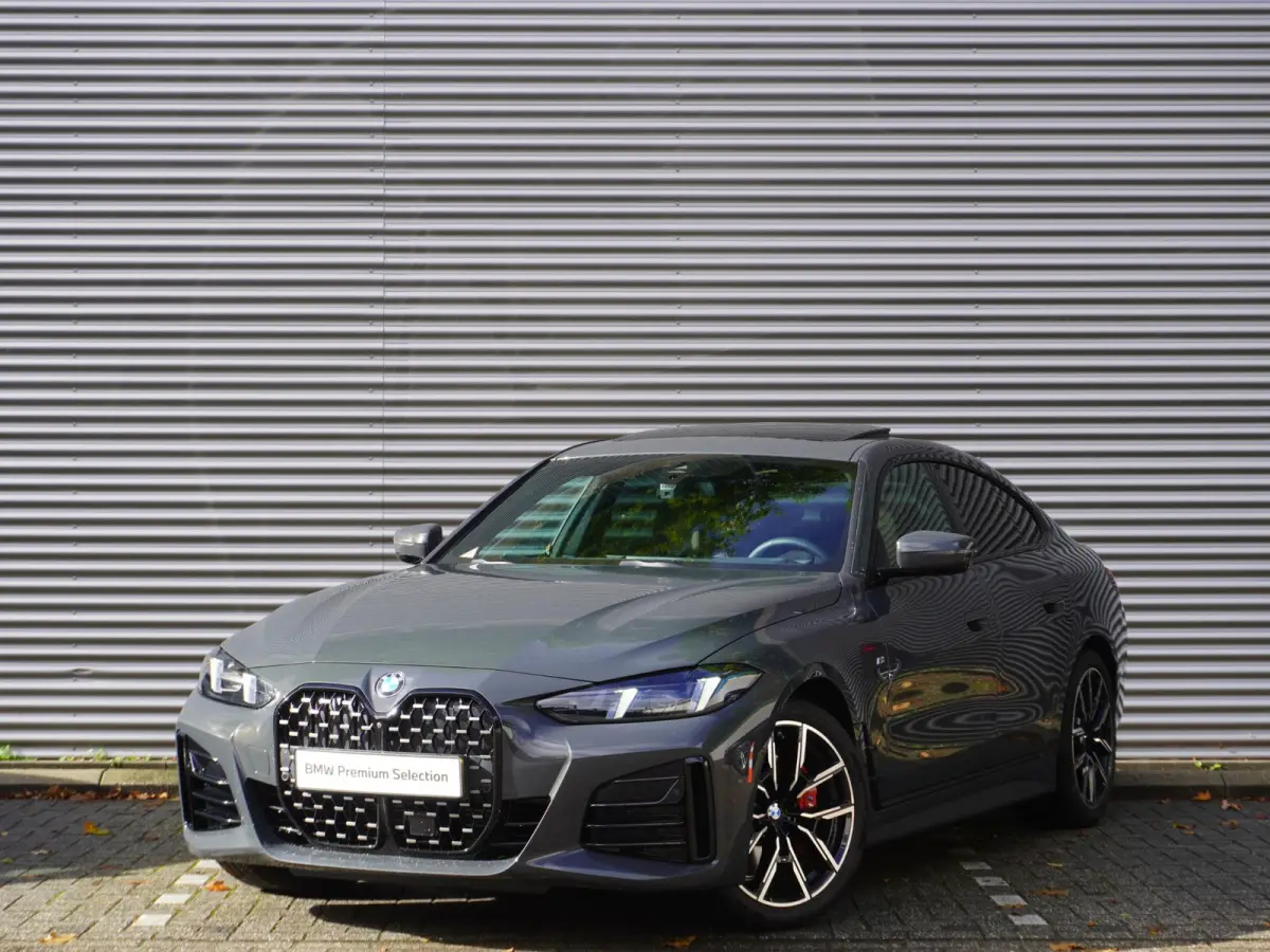 420i M Sportpakket Pro | Innovation Pack | Comfort Pack | Elektrisch bediend glazen schuif-/kanteldak | Active Cruise Control | HiFi System