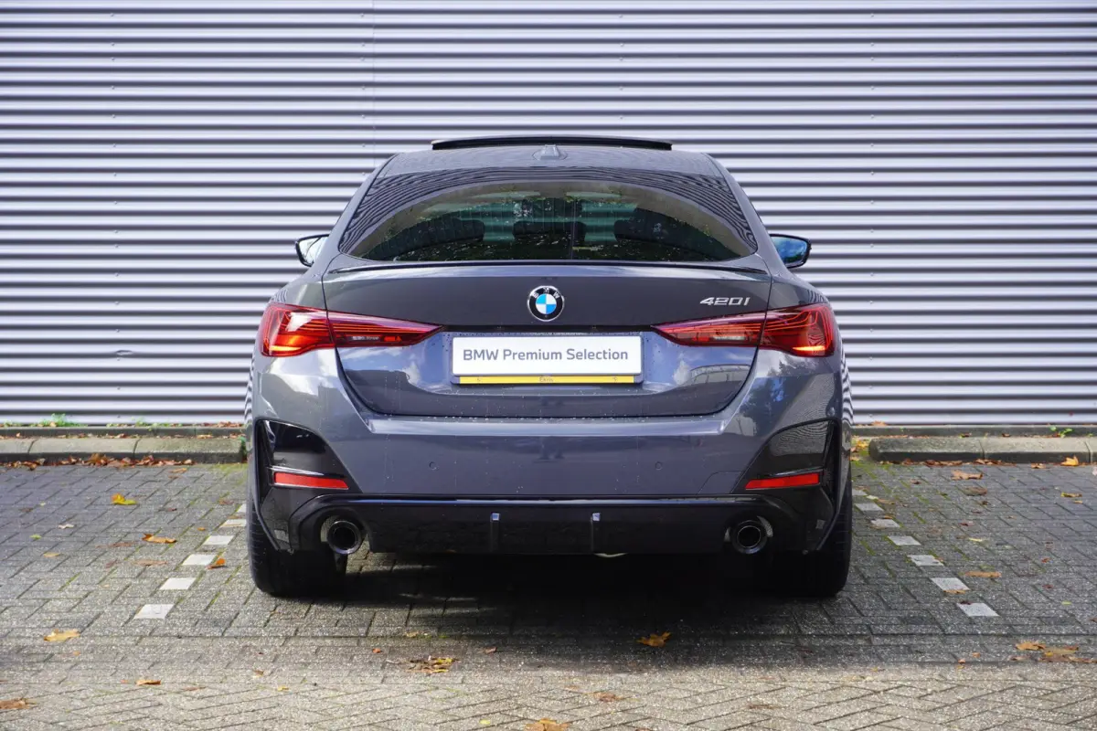 420i M Sportpakket Pro | Innovation Pack | Comfort Pack | Elektrisch bediend glazen schuif-/kanteldak | Active Cruise Control | HiFi System