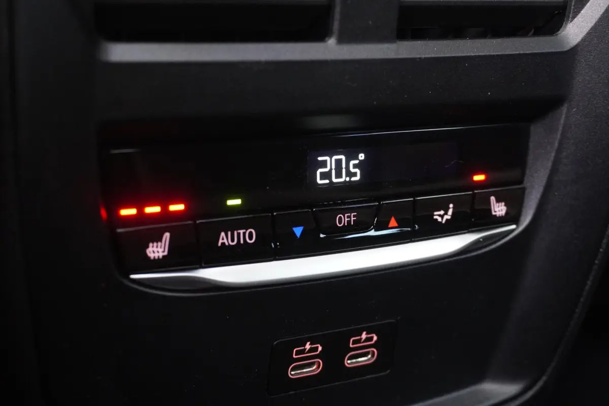 420i M Sportpakket Pro | Innovation Pack | Comfort Pack | Elektrisch bediend glazen schuif-/kanteldak | Active Cruise Control | HiFi System