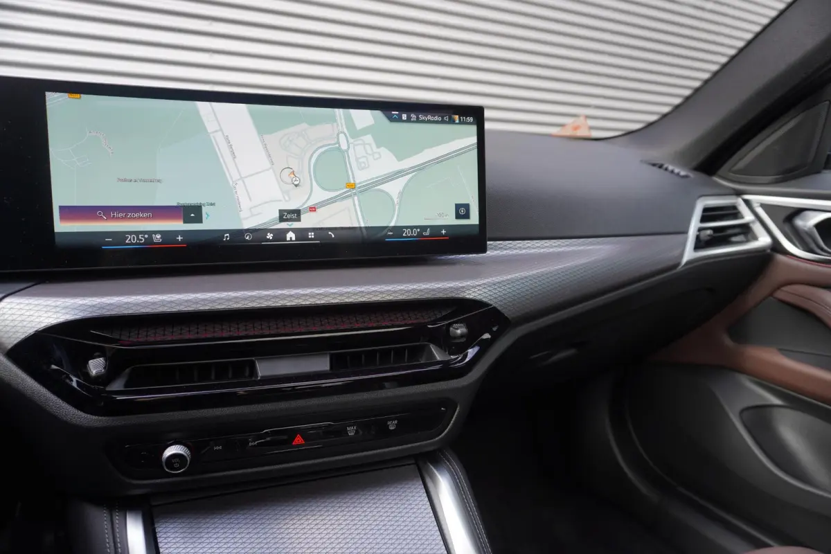 420i M Sportpakket Pro | Innovation Pack | Comfort Pack | Elektrisch bediend glazen schuif-/kanteldak | Active Cruise Control | HiFi System
