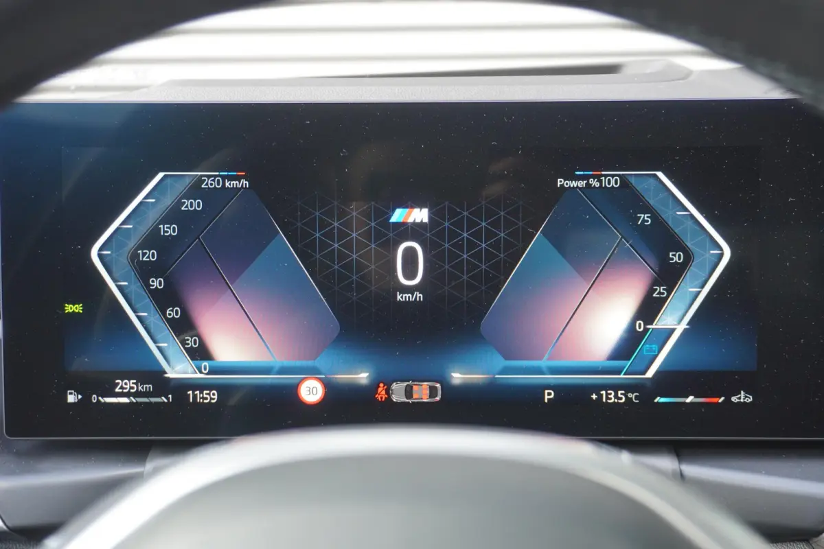 420i M Sportpakket Pro | Innovation Pack | Comfort Pack | Elektrisch bediend glazen schuif-/kanteldak | Active Cruise Control | HiFi System