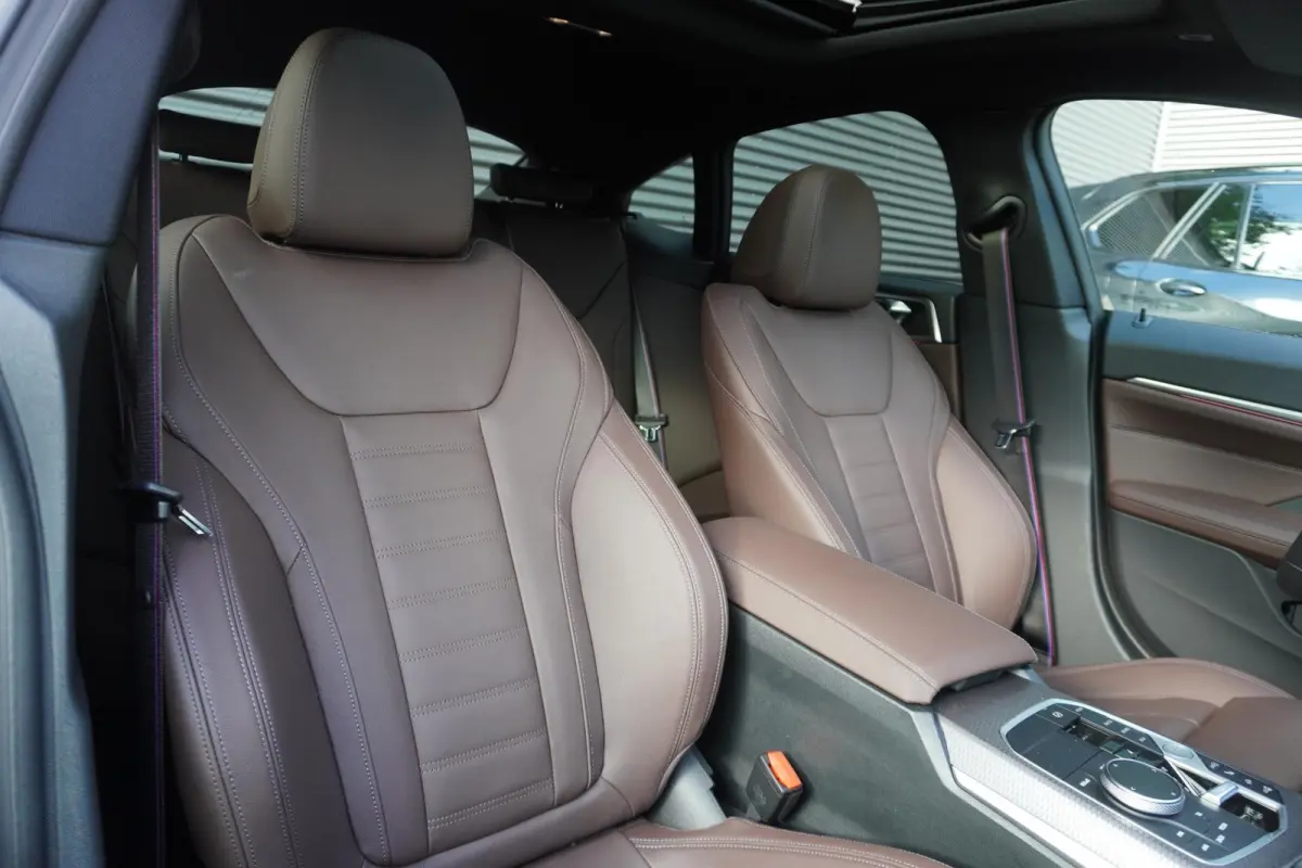 420i M Sportpakket Pro | Innovation Pack | Comfort Pack | Elektrisch bediend glazen schuif-/kanteldak | Active Cruise Control | HiFi System
