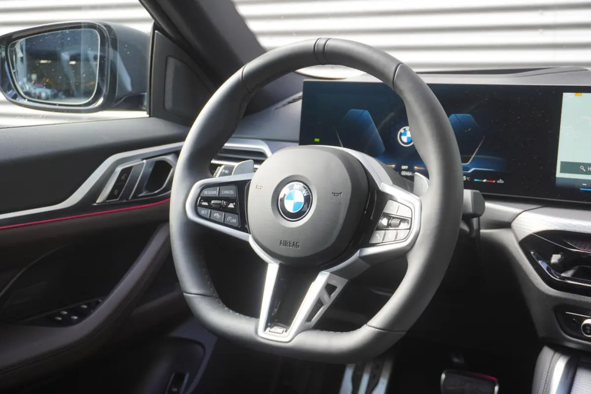 420i M Sportpakket Pro | Innovation Pack | Comfort Pack | Elektrisch bediend glazen schuif-/kanteldak | Active Cruise Control | HiFi System