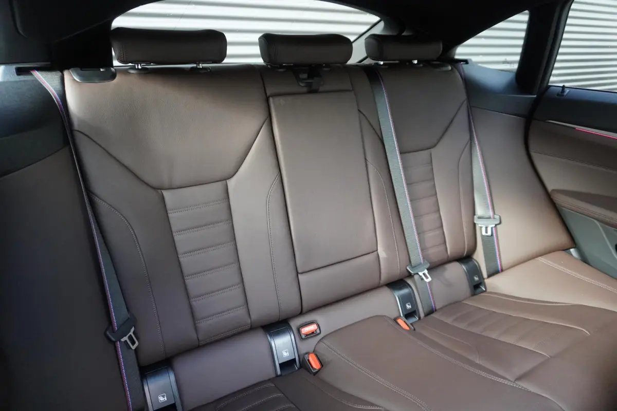 420i M Sportpakket Pro | Innovation Pack | Comfort Pack | Elektrisch bediend glazen schuif-/kanteldak | Active Cruise Control | HiFi System